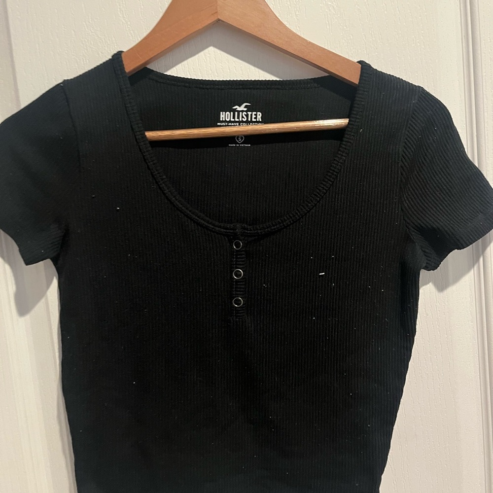 Hollister Black Ribbed Baby Tee – Size Small